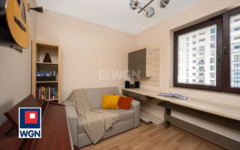Mieszkanie na  sprzedaż Warszawa - 5 pokoi, balkon, winda, 2 m. parkingowe komórka