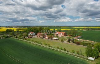 Grunt siedliskowy na  sprzedaż Sztum - Wyjątkowy dworek z hotelem i stajnią w Gościszewie